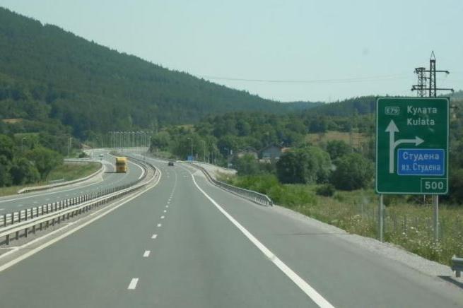 Ограничават движението по  “Струма“ от км 26+766 до км 27+635 към София
