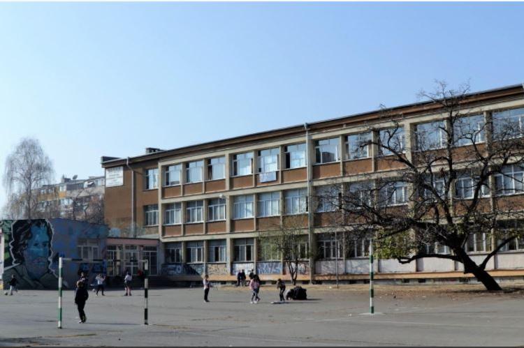 В София и страната: Учениците от 7 и 10 клас се явяват на НВО по математика
