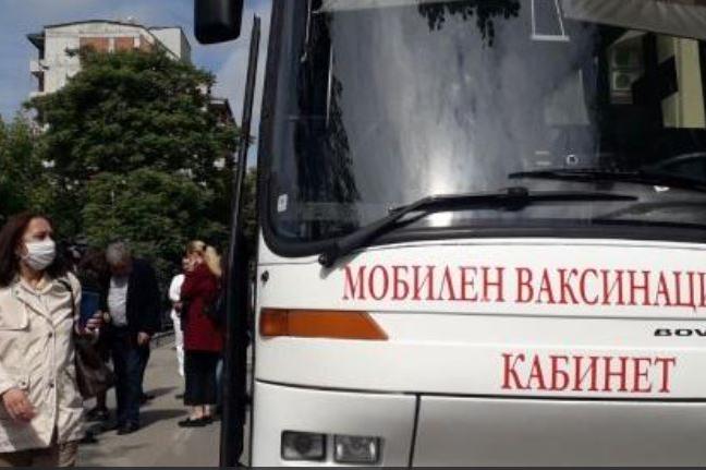 Разполагат автобуса на СРЗИ за ваксинация на бул. "Янко Сакъзов" 26