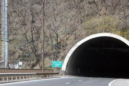 Ремонт ограничава движението в тунел „Ечемишка“ посока София