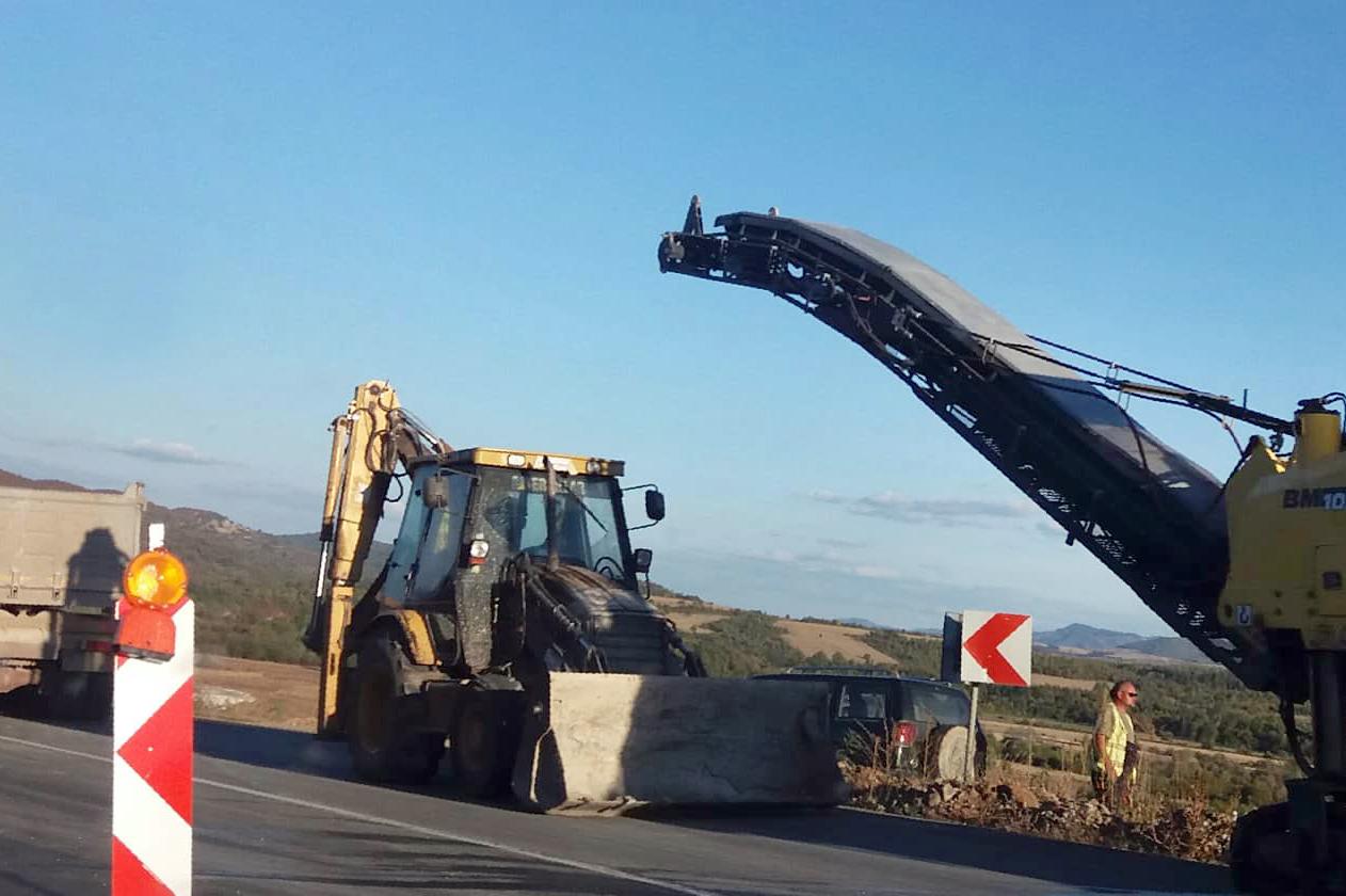 Заради ремонт на канализация ограничават движението по пътя Костенец- София