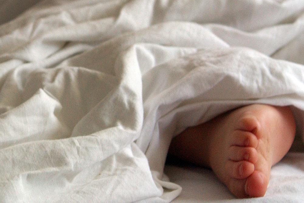 Майката от Златица хвърлила бебето си от терасата след скандал с мъжа си