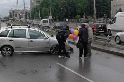 80-годишен шофьор катастрофира на столичния бул. "Ив. Евст. Гешов"
