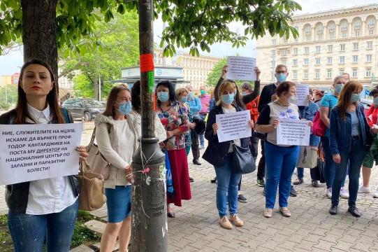 Протест пред Здравното министерство срещу пенсионирането на проф. Кантарджи