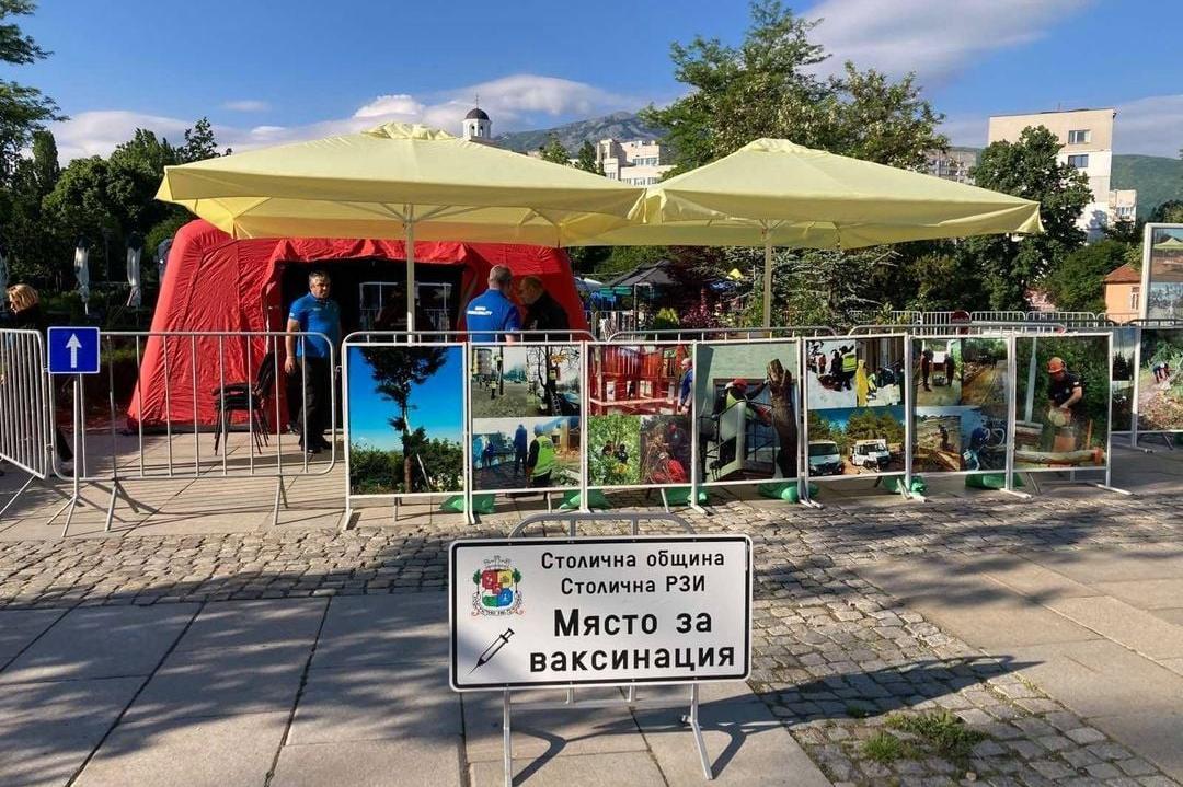 Бурята увреди палатки и няма да се поставя ваксина в пункта в Борисовата гр