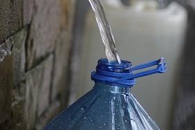 Заради жегите в София отново раздават  минерална вода