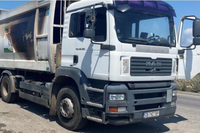 В София: Сметопочистващ камион се запали