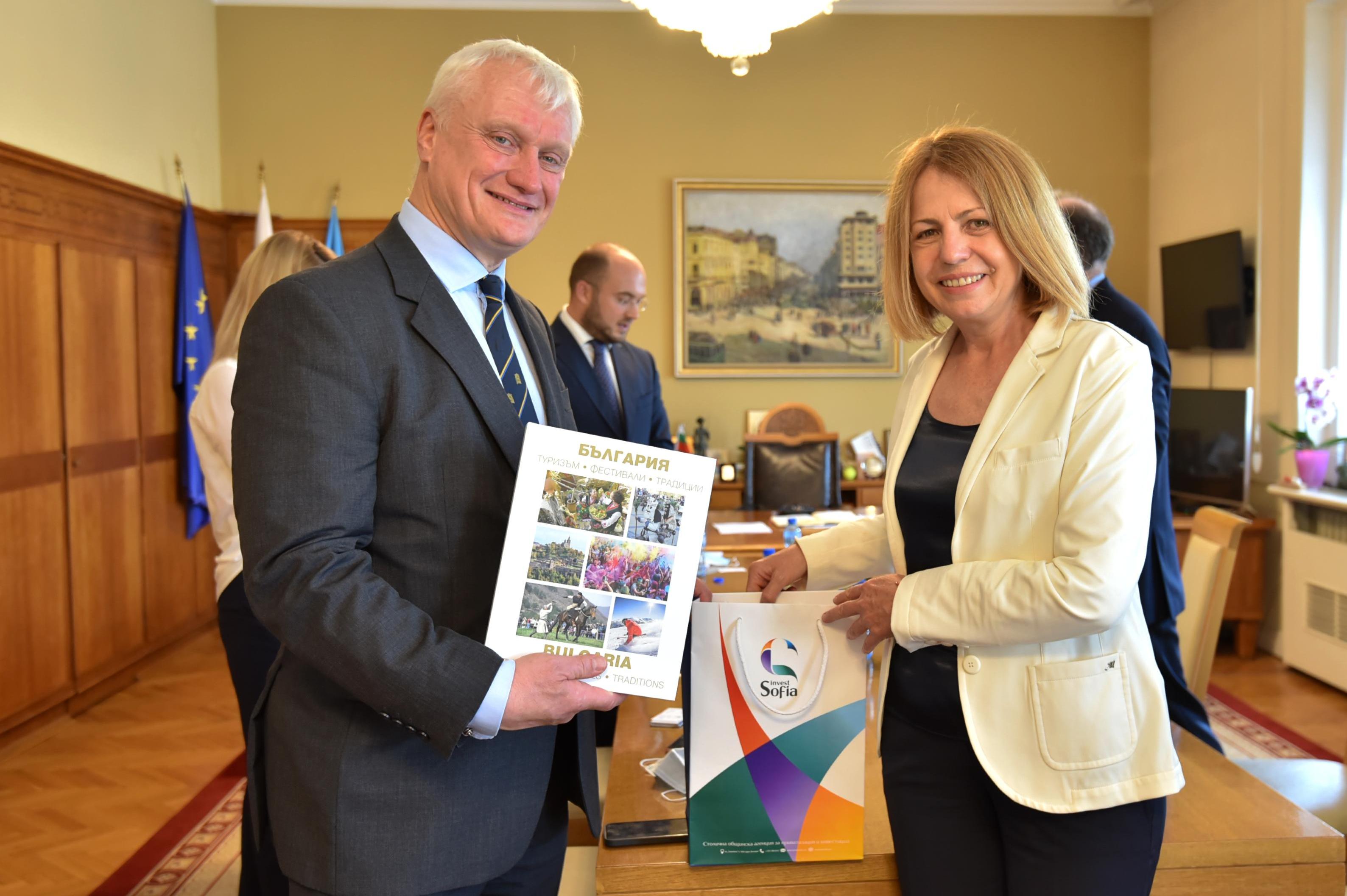 Кметът на София се срещна с комисаря по търговията на Великобритания (СНИМК