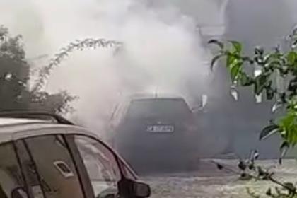 След леко ПТП Голф 3 се запали и гръмна пред община "Илинден"