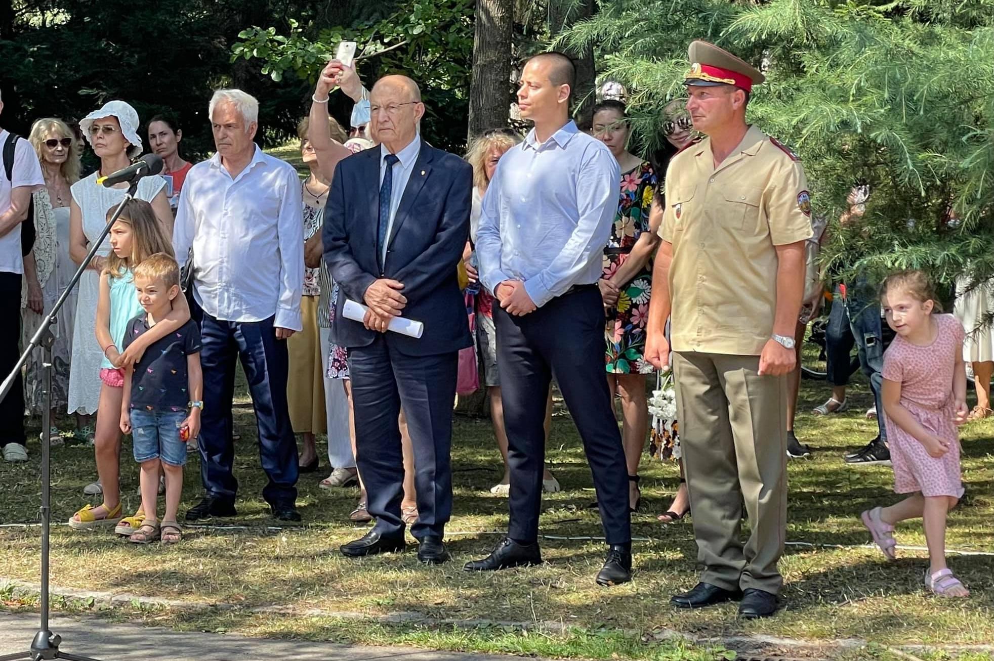 Зам.-кметът на София Генчо Керезов поднесе цветя на паметника на Апостола