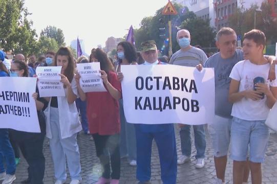 Кръстовището пред "Пирогов" отново блокирано от протеста на медиците от спе