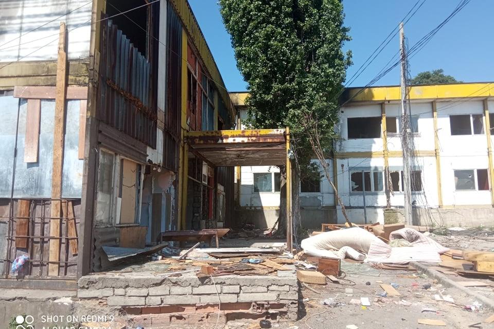 Събарят блокове 7 и 8 от Виетнамските общежития