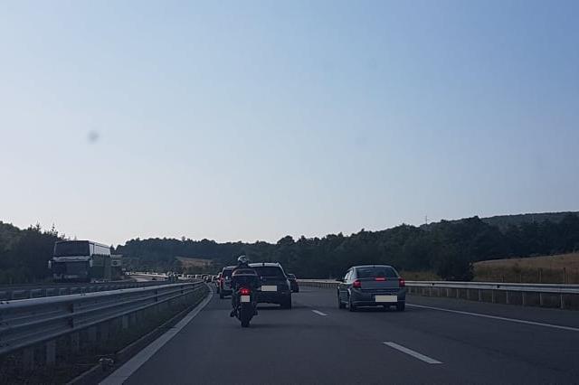 Тежък трафик към София, тапи по "Тракия" на 31 и 16 км