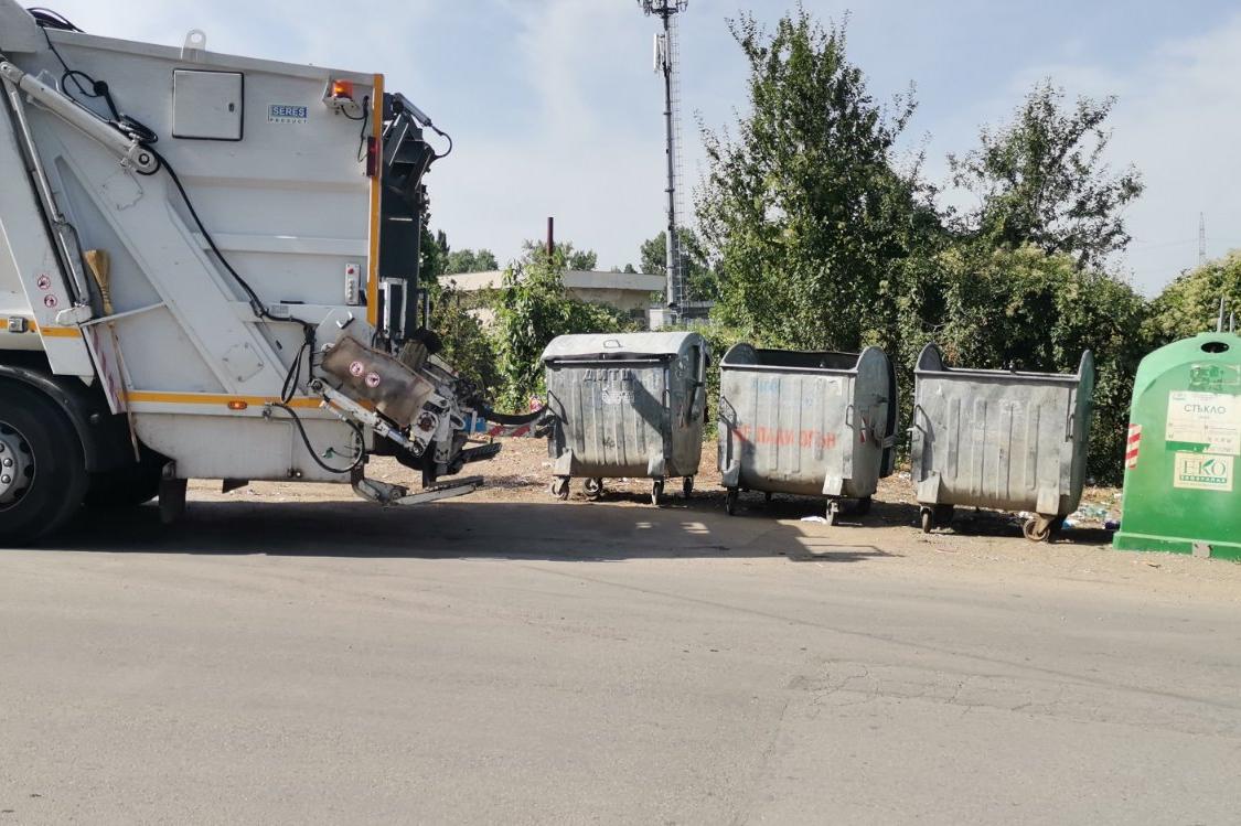 Санкции за ветеринарна клиника заради изхвърлени до кофите отпадъци в Панча