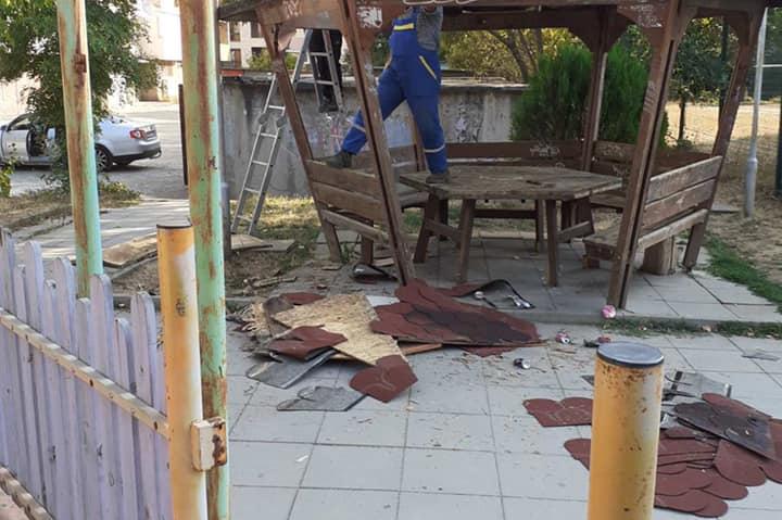 Продължават ремонтите на детски площадки в "Триадица"