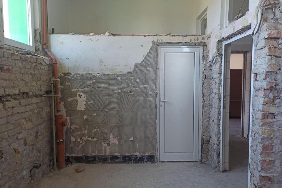 Започна ремонтът на тоалетните в Кремиковци