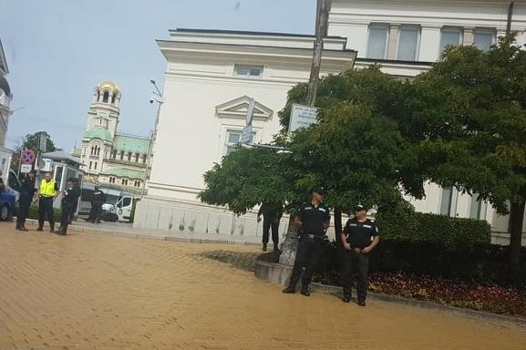 Задръстване в центъра на София, протест затвори "Цар Освободител"