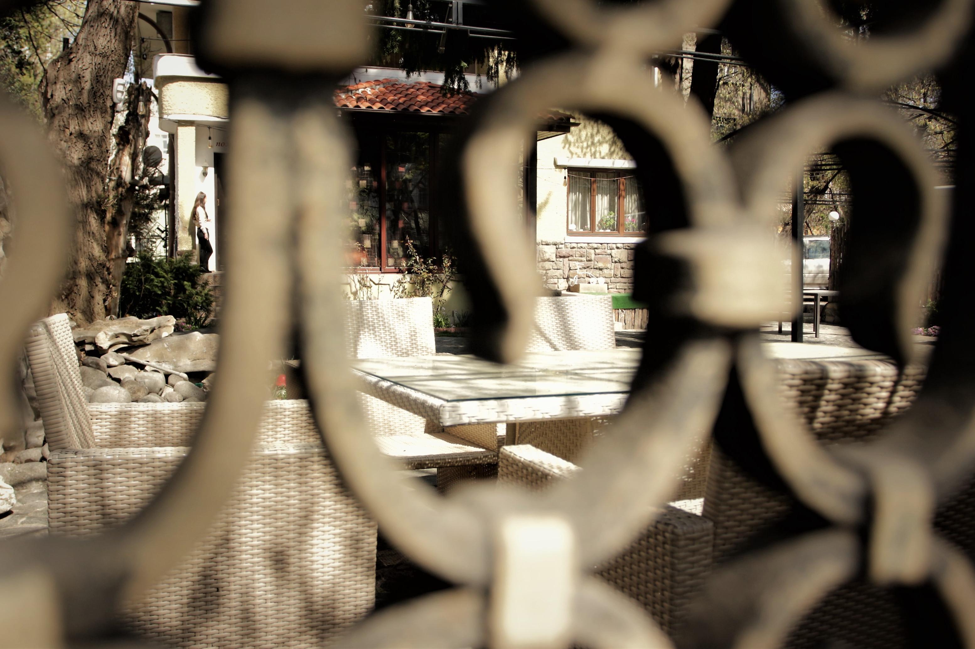 Всеки ден в софийските квартали затварят по 2-3 заведения