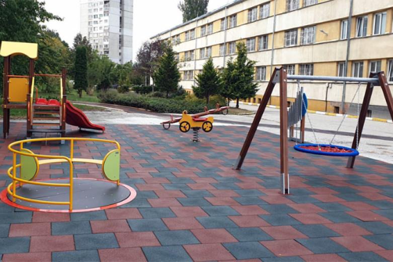 Откриха детска площадка за деца с нарушено зрение в столично училище
