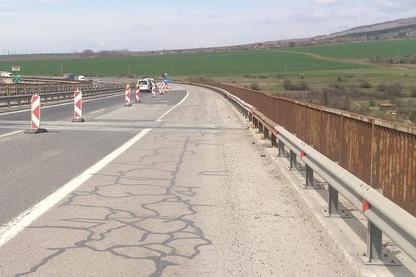 Движението по път I-8 София-Пловдив е ограничено поради ремонтни дейности