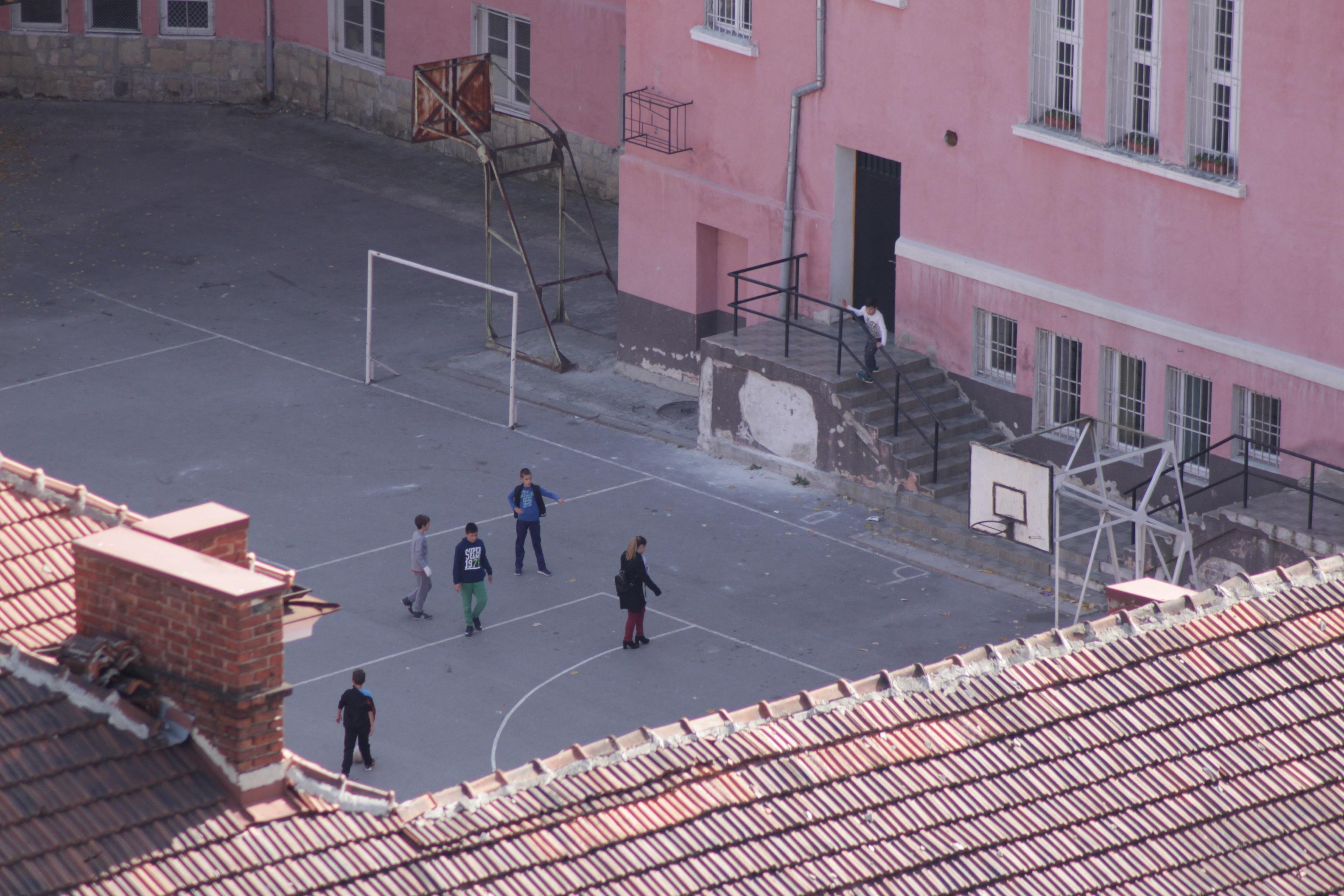 Три столични училища в "Триадица" отварят дворовете си за спортуващи деца