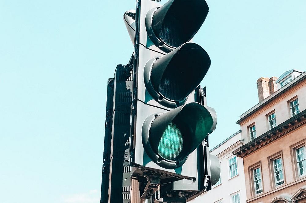 Мигащата зелена светлина на светофарите в столицата остава