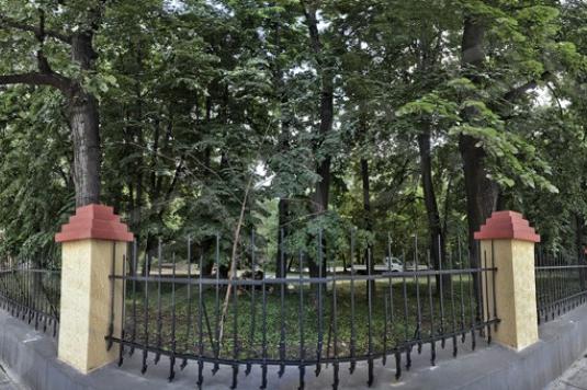 Доброволци ще почистват парк „Военна академия“ в София