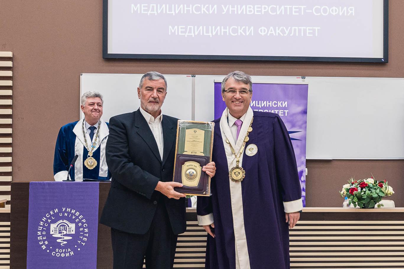 Медицинският университет в София раздаде награди