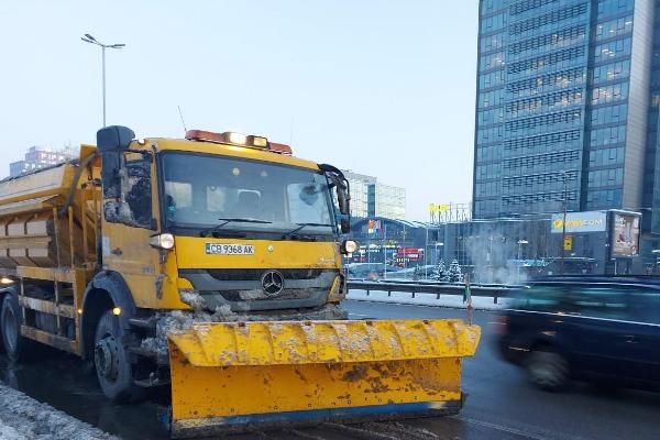 72 снегопочистващи машини са работили през нощта в София