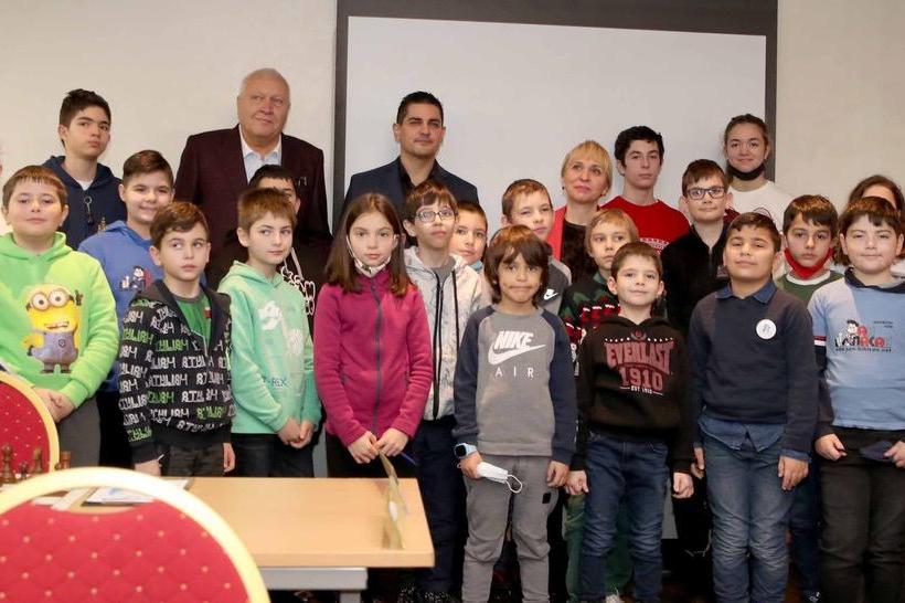 25 деца с международен рейтинг премериха сили на шахматния "Коледни звезди"