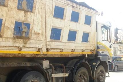 Санкционираха водач на камион в "Панчарево" за отпадъци от каросерия
