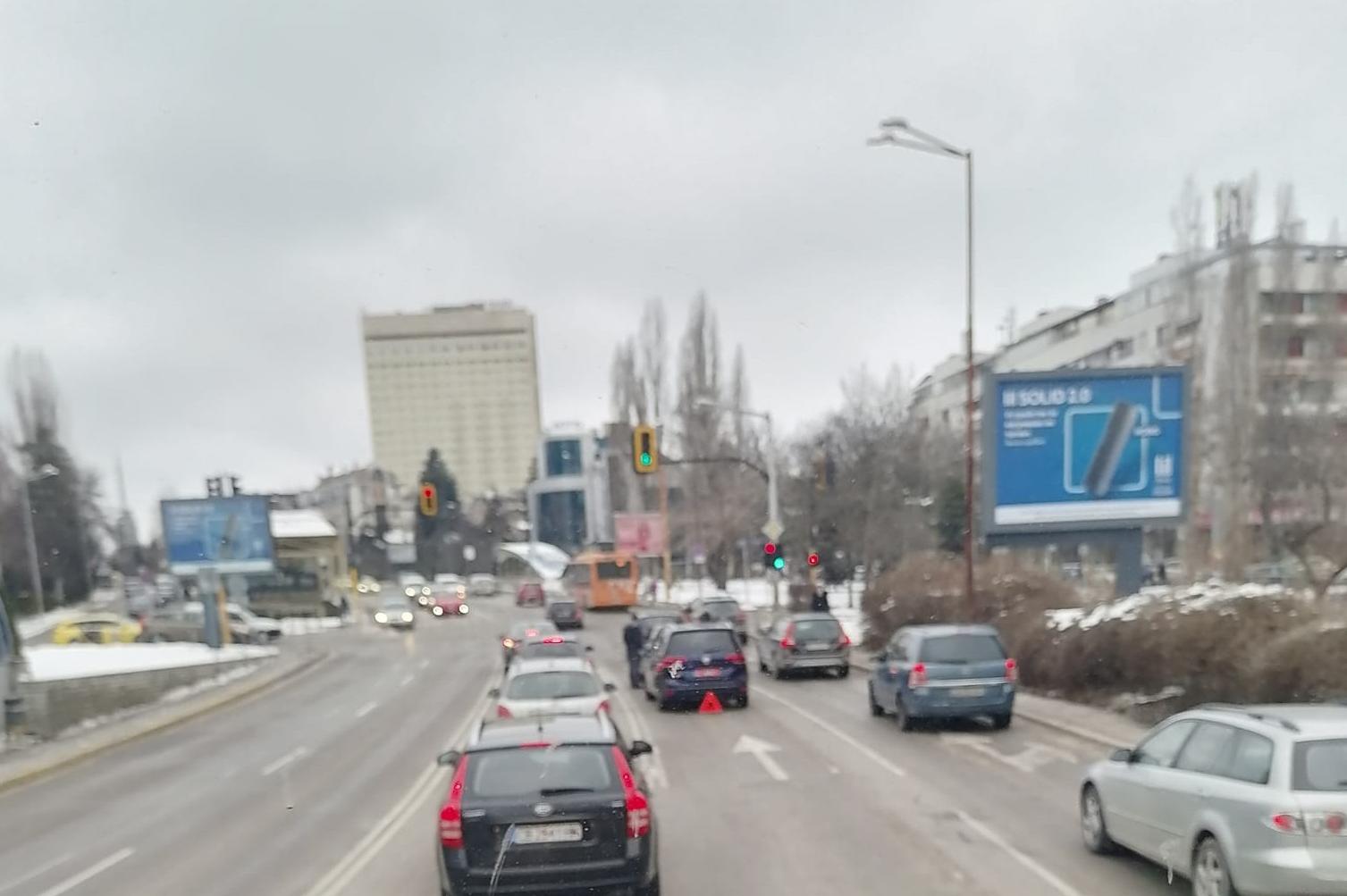 Лека катастрофа затрудни движението на моста на Автогара ЮГ