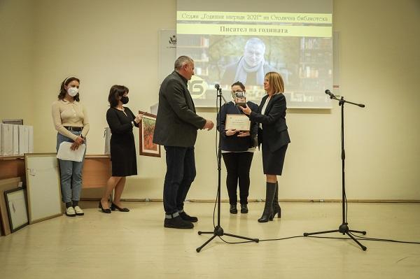 Йорданка Фандъкова връчи наградата „Писател на годината“ на Георги Господин