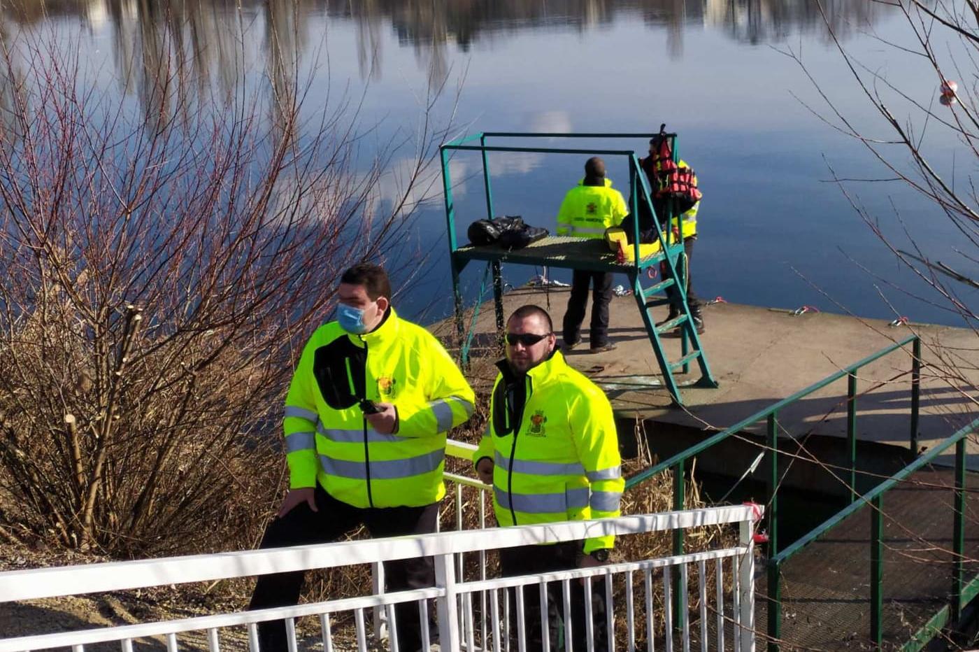 25-годишният Димитър спаси Богоявленския кръст в София, 40 скочиха в езерот