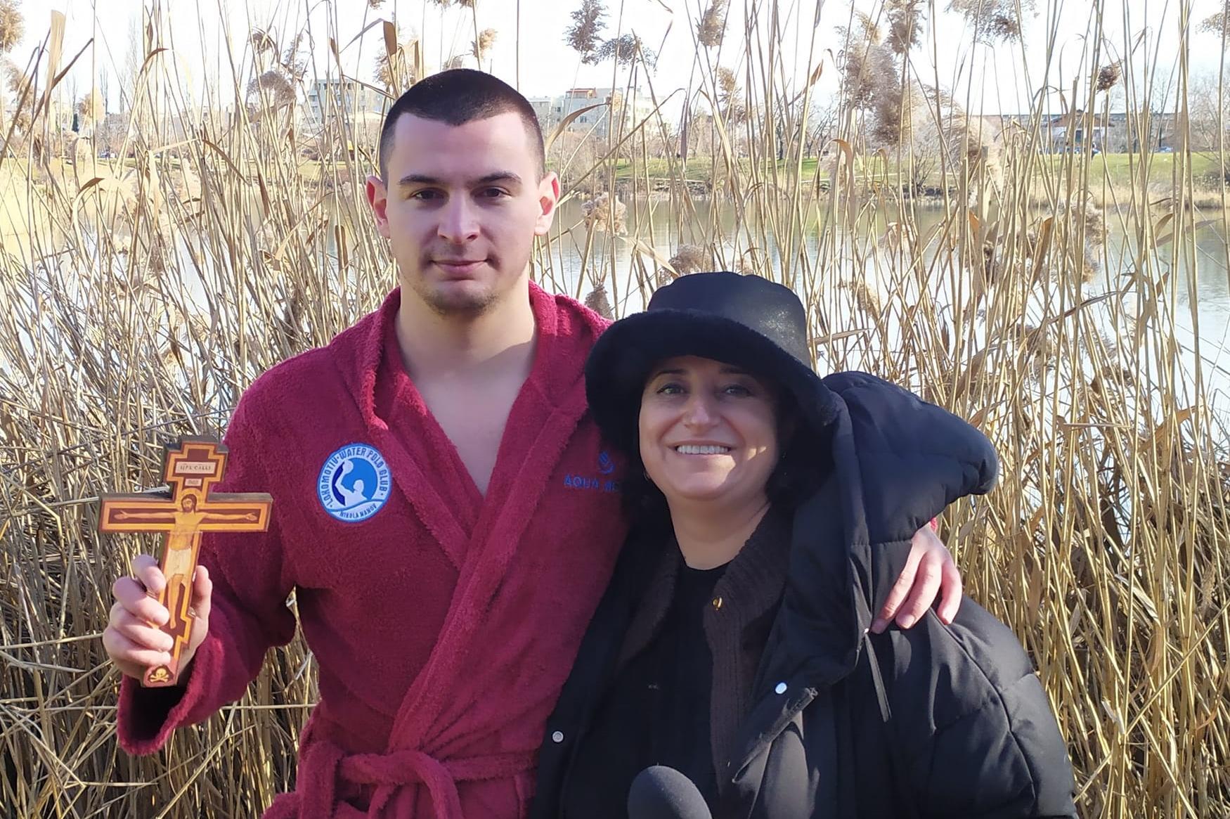 25-годишният Димитър спаси Богоявленския кръст в София, 40 скочиха в езерот