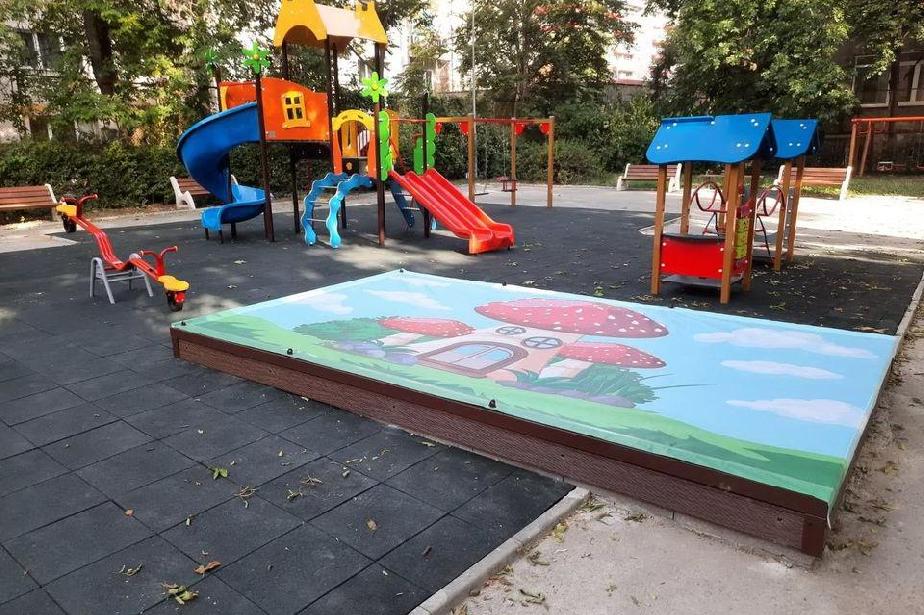 Обновиха детска площадка в столичния район „Оборище“