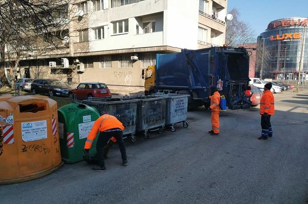 Дезинфекцират контейнерите за битови отпадъци в София