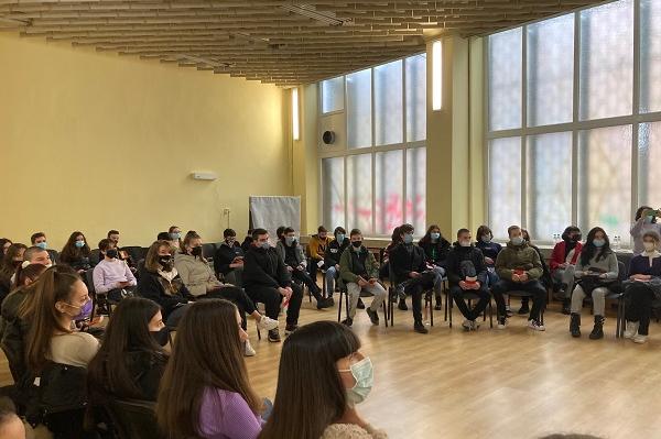 Кметът на София участва в дискусия за медийната грамотност