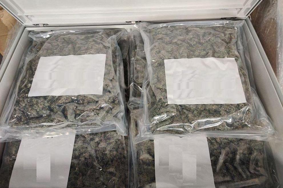 Над 17 кг марихуана откриха митнически служители в пратка с електрически та