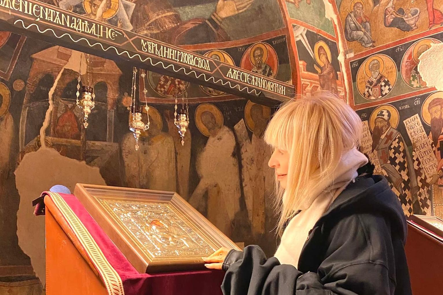 Лили Иванова се разходи до Кремиковсикя манастир
