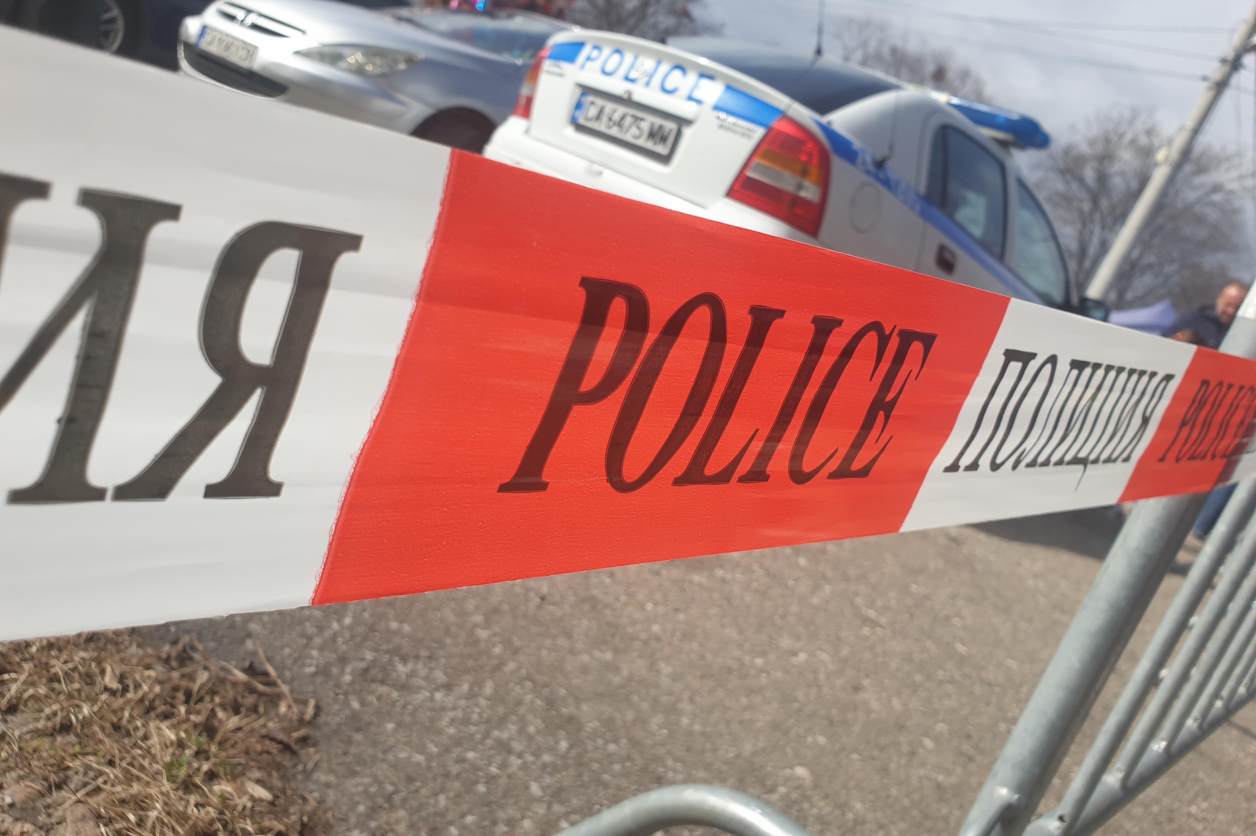 Автомобил се заби в траурна агенция в центъра Курило