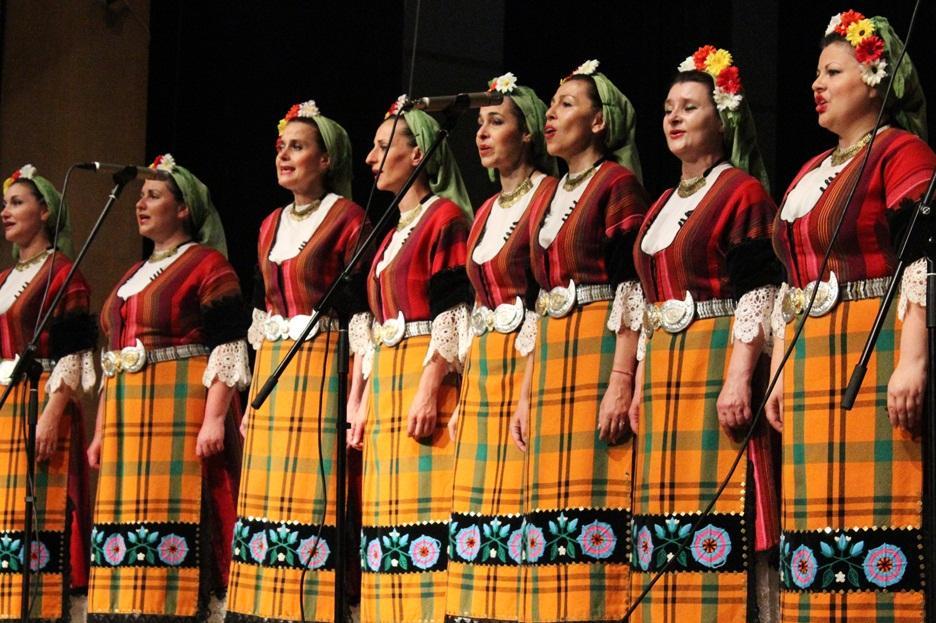 160 ученици ще отидат безплатно на концертите на ансамбъл „Филип Кутев“ в С