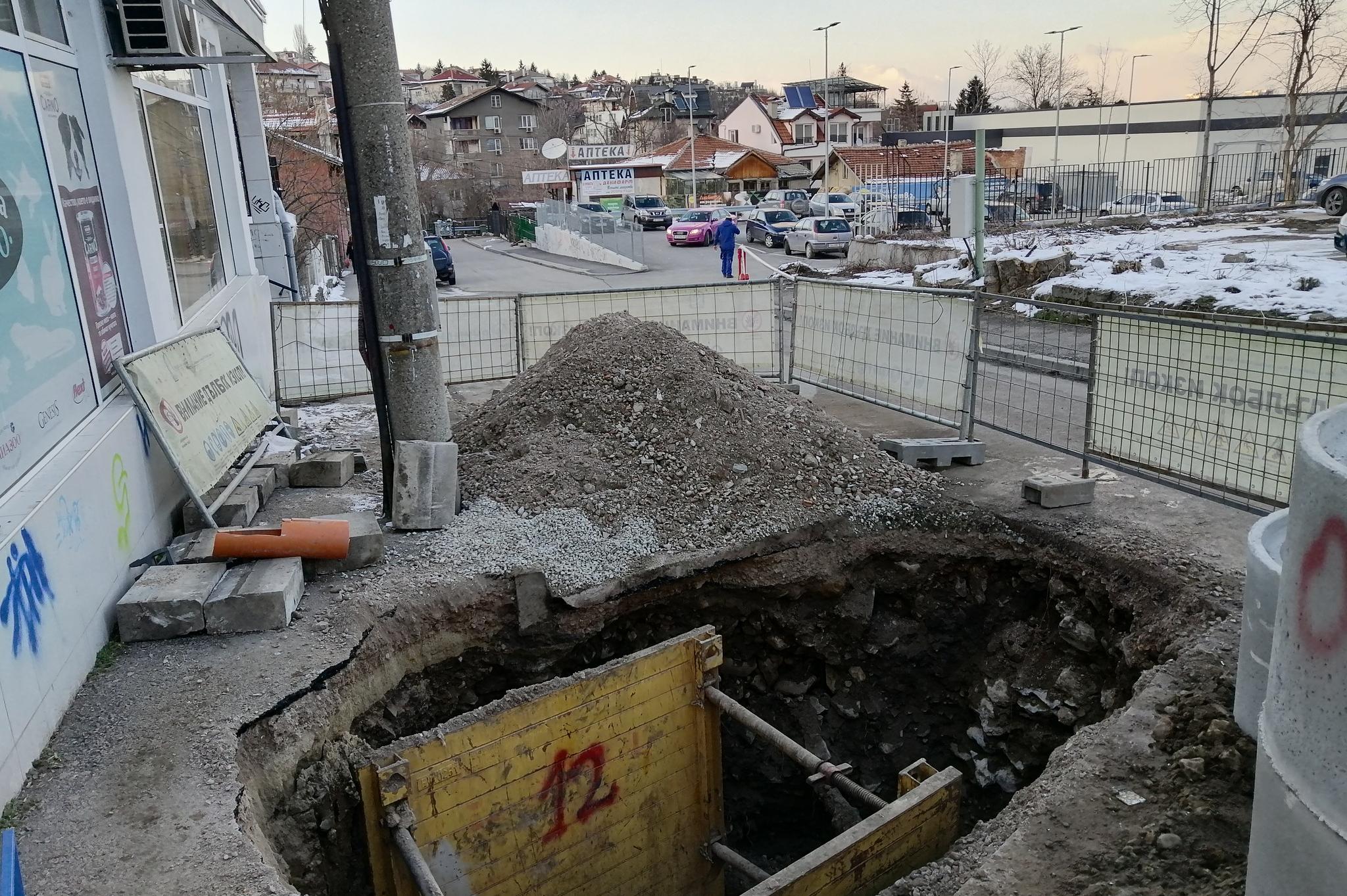 Част от ул. „Звездица“ в кв. „Княжево“ е разкопана заради ремонт