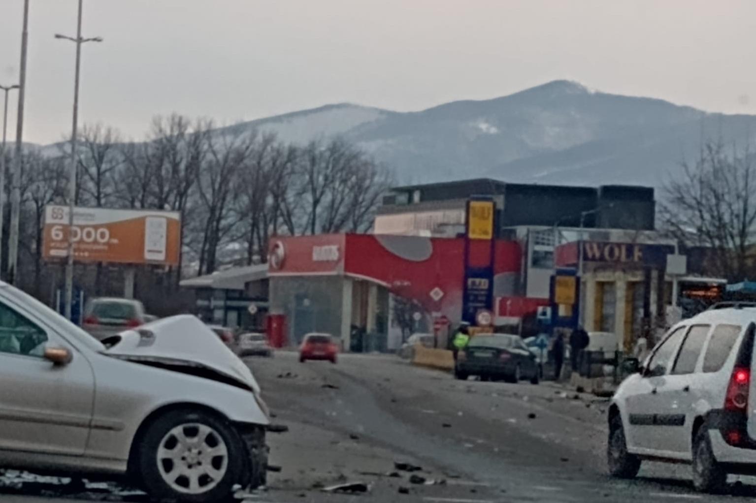 Кола с над 100 км/ч блъска друга на Горубляне и Цариградско, има пострадал 