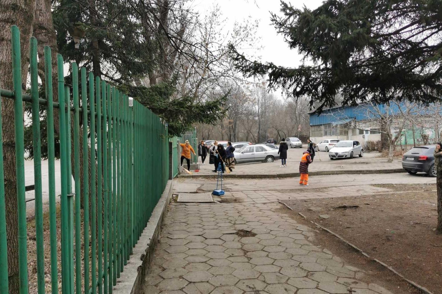 Почистиха района около гимназия „Хенри Форд“ в София