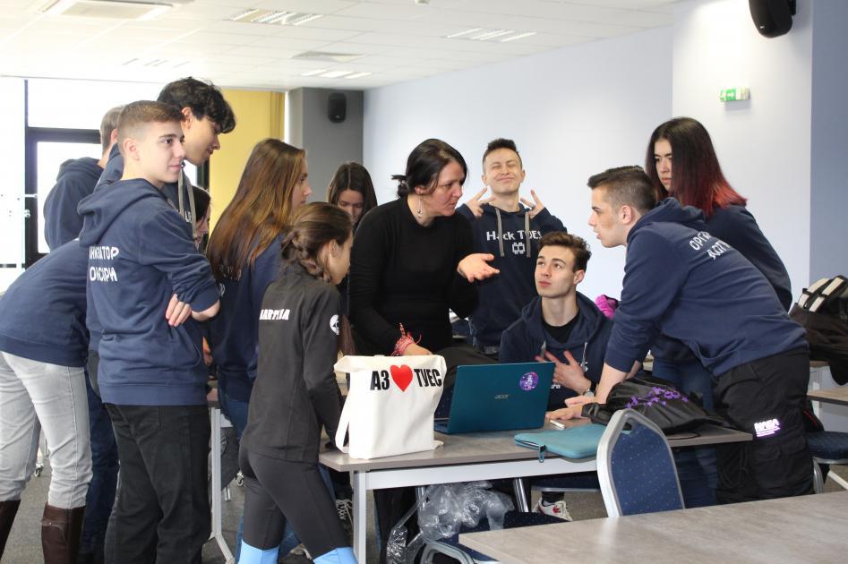 Започна осмият хакатон на Технологично училище в София