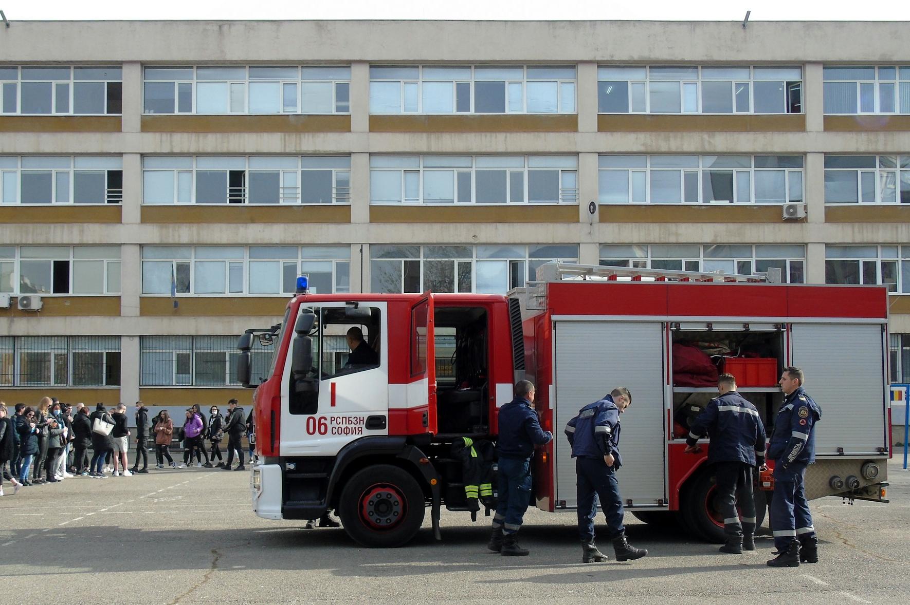 Ученици от Красно село станаха пожарникари за ден
