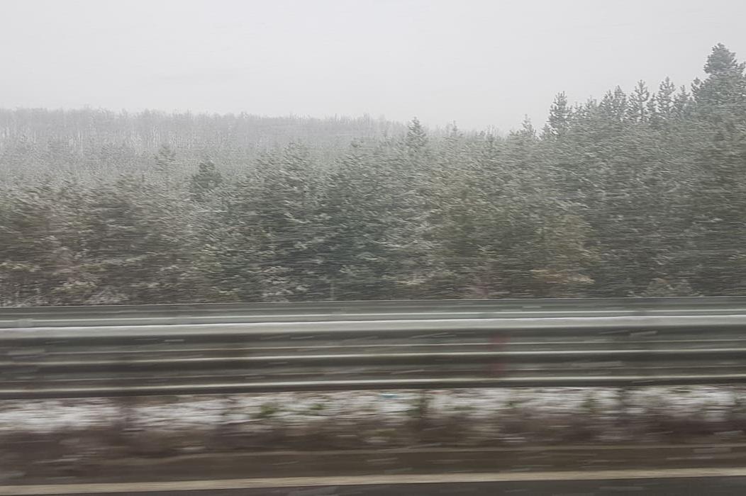 Внимание шофьори: Дъжд, сняг и вятър по АМ „Тракия“