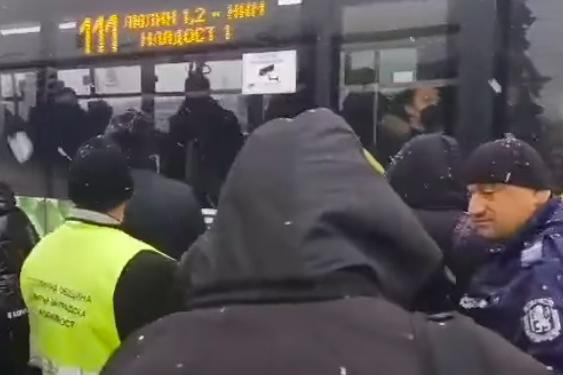 Целодневен контрол в автобусите по линия 111 в София
