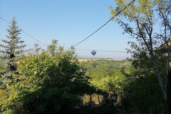 Балон за разходки тормози Костинброд и околните села (СНИМКИ)